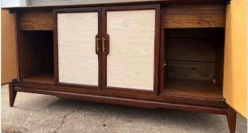 Mid Century Stereo Credenza
990 Mid Century Stereo Credenza
990